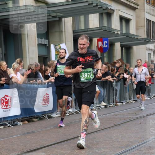 13.09.2026 - 21. swb-Marathon Bremen Strokosch-Dieckow http://msf.ph/oto/10391547 13.09.2026 13:06:47 Ziel 749, 1540, 1863, 3794, 3973, 6053, 7636, 7876, 8888, 8980, 9708, 9927, 508, 521, 788, 1009, 1770, 1921, 2832, 3127, 3910, 4574, 4777, 5238, 6784, 6951, 7590, 8580, 13148 meine-sportfotos.de