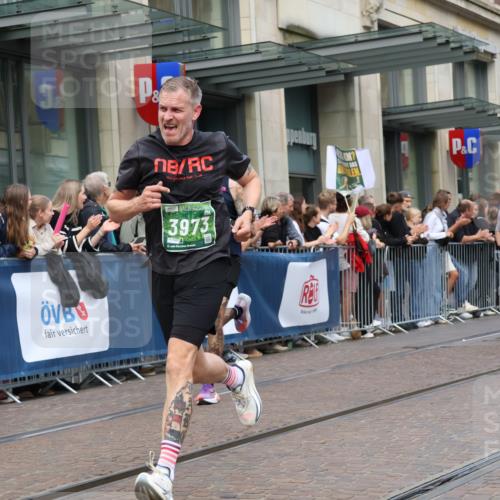 13.09.2026 - 21. swb-Marathon Bremen Strokosch-Dieckow http://msf.ph/oto/10391551 13.09.2026 13:06:48 Ziel 749, 1540, 1863, 3794, 3973, 4808, 6053, 7636, 7876, 8888, 8980, 9708, 9927, 508, 521, 788, 1009, 1770, 1921, 2832, 3127, 3910, 4574, 4777, 5238, 6784, 6951, 7590, 8580 meine-sportfotos.de