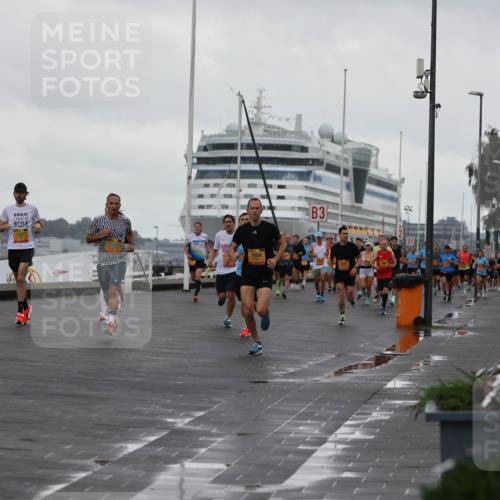 13.09.2026 - Kiel Lauf Andreas Tolksdorf http://msf.ph/oto/10400032 13.09.2026 10:57:37 Kiellinie 4, 5352, 7084, 3, 81, 300 meine-sportfotos.de