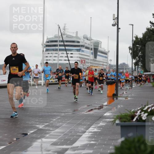 13.09.2026 - Kiel Lauf Andreas Tolksdorf http://msf.ph/oto/10400048 13.09.2026 10:57:39 Kiellinie 4, 1025, 7084, 077, 3, 100 meine-sportfotos.de