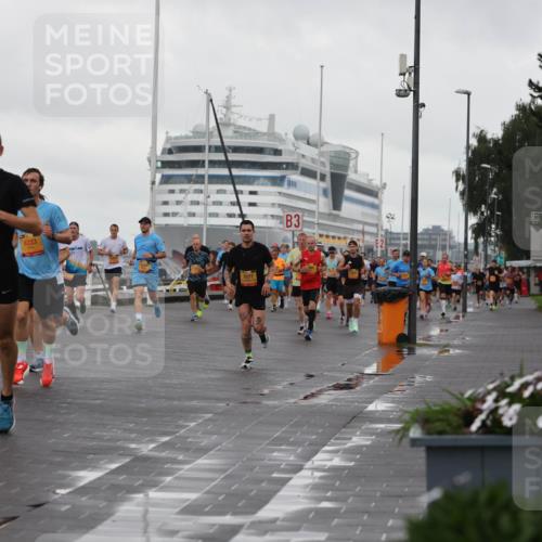 13.09.2026 - Kiel Lauf Andreas Tolksdorf http://msf.ph/oto/10400061 13.09.2026 10:57:40 Kiellinie 4, 7084, 1100, 6333, 7077, 3, 31, 347 meine-sportfotos.de