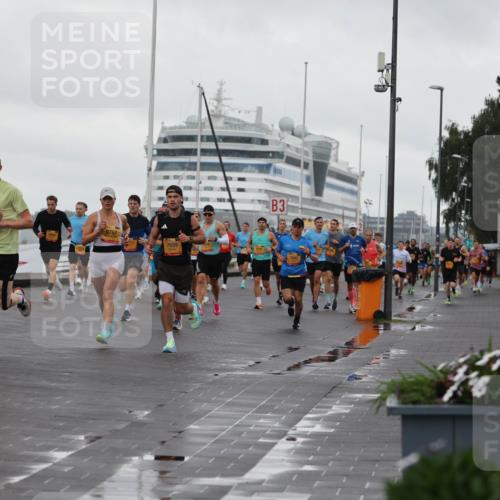 13.09.2026 - Kiel Lauf Andreas Tolksdorf http://msf.ph/oto/10400153 13.09.2026 10:57:46 Kiellinie 4, 263, 9767, 075, 7659, 717, 3 meine-sportfotos.de
