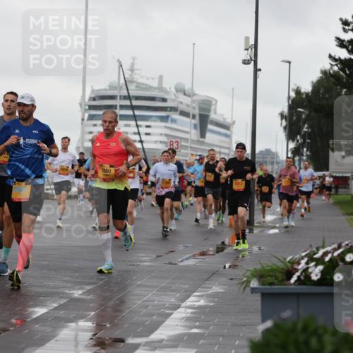 13.09.2026 - Kiel Lauf Andreas Tolksdorf http://msf.ph/oto/10400290 13.09.2026 10:57:53 Kiellinie 84, 9662, 3, 10038, 3360, 11863, 8912 meine-sportfotos.de