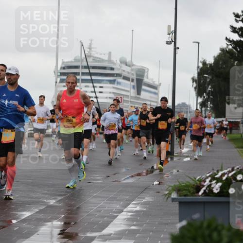 13.09.2026 - Kiel Lauf Andreas Tolksdorf http://msf.ph/oto/10400292 13.09.2026 10:57:54 Kiellinie 4, 9662, 35, 10038, 3360, 8912, 11863 meine-sportfotos.de