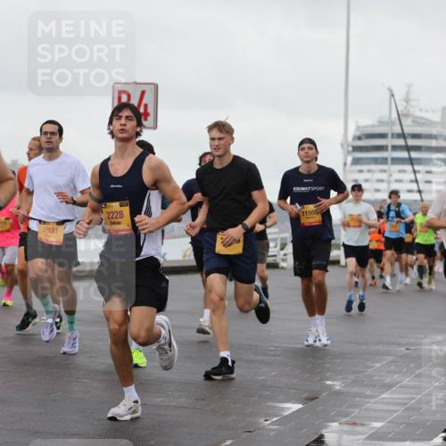 13.09.2026 - Kiel Lauf Andreas Tolksdorf http://msf.ph/oto/10400623 13.09.2026 10:58:24 Kiellinie 9071, 5771, 2931, 39, 2228, 11508 meine-sportfotos.de