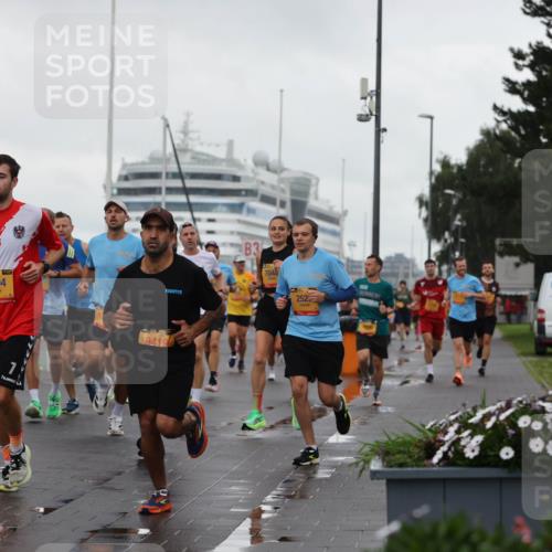 13.09.2026 - Kiel Lauf Andreas Tolksdorf http://msf.ph/oto/10400717 13.09.2026 10:58:30 Kiellinie 2817, 38, 7004, 9419, 3, 7048, 252 meine-sportfotos.de