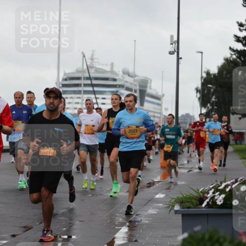13.09.2026 - Kiel Lauf Andreas Tolksdorf http://msf.ph/oto/10400725 13.09.2026 10:58:30 Kiellinie 4, 38, 7004, 7, 38, 9419, 2523 meine-sportfotos.de