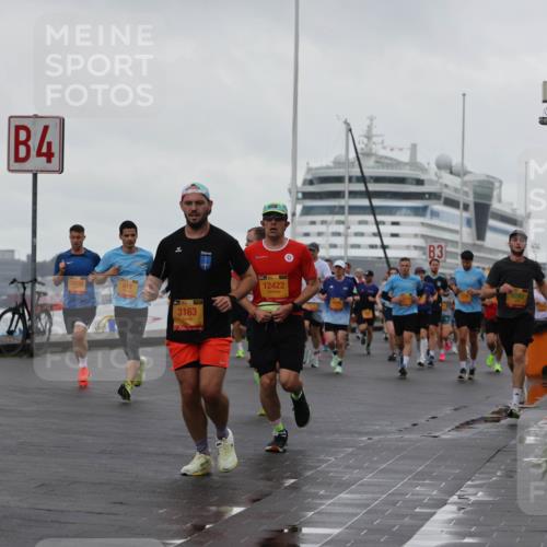 13.09.2026 - Kiel Lauf Andreas Tolksdorf http://msf.ph/oto/10401055 13.09.2026 10:58:53 Kiellinie 3502, 4, 10039, 817, 39, 3163, 12422, 3 meine-sportfotos.de