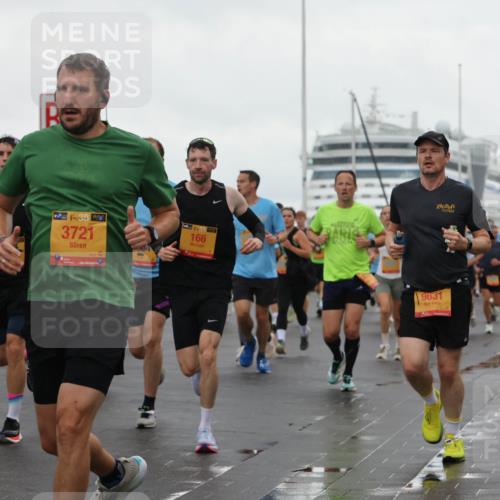 13.09.2026 - Kiel Lauf Andreas Tolksdorf http://msf.ph/oto/10401516 13.09.2026 10:59:40 Kiellinie 451, 38, 3721, 166, 9631 meine-sportfotos.de