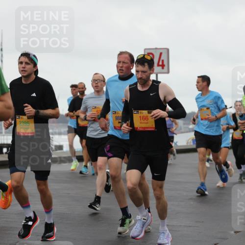 13.09.2026 - Kiel Lauf Andreas Tolksdorf http://msf.ph/oto/10401539 13.09.2026 10:59:41 Kiellinie 38, 988, 166, 39, 2395, 14, 3, 4, 9631 meine-sportfotos.de