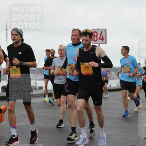 13.09.2026 - Kiel Lauf Andreas Tolksdorf http://msf.ph/oto/10401540 13.09.2026 10:59:41 Kiellinie 39, 2395, 38, 988, 38, 166, 4, 9631 meine-sportfotos.de