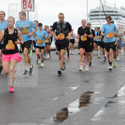 13.09.2026 - Kiel Lauf Andreas Tolksdorf http://msf.ph/oto/10401581 13.09.2026 10:59:54 Kiellinie 23, 38, 102, 4, 5364, 2517, 448, 3043, 3 meine-sportfotos.de