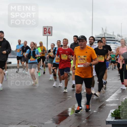13.09.2026 - Kiel Lauf Andreas Tolksdorf http://msf.ph/oto/10402659 13.09.2026 11:02:00 Kiellinie 4, 6748, 39, 6614, 4272, 6516 meine-sportfotos.de