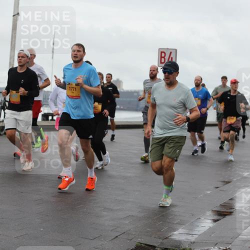 13.09.2026 - Kiel Lauf Andreas Tolksdorf http://msf.ph/oto/10402795 13.09.2026 11:02:20 Kiellinie 4313, 1771, 61 meine-sportfotos.de