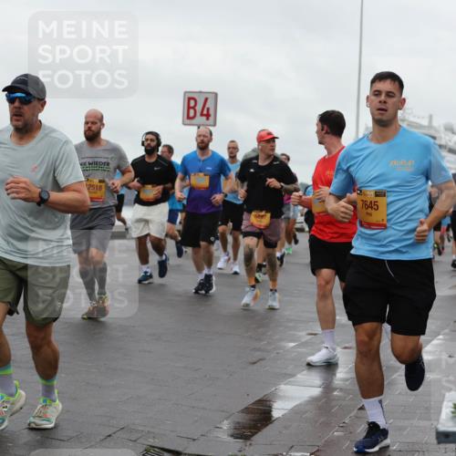 13.09.2026 - Kiel Lauf Andreas Tolksdorf http://msf.ph/oto/10402806 13.09.2026 11:02:20 Kiellinie 8861, 4, 2518, 8897, 38, 7645 meine-sportfotos.de