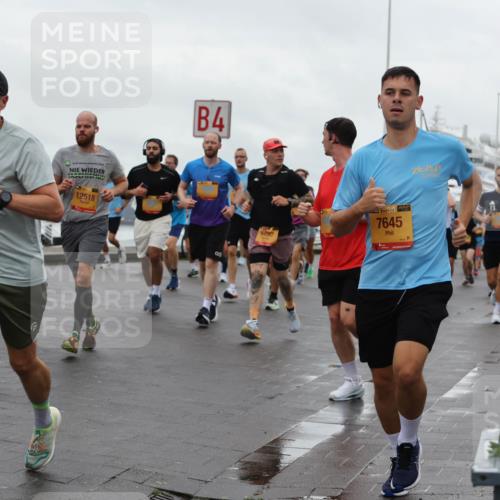 13.09.2026 - Kiel Lauf Andreas Tolksdorf http://msf.ph/oto/10402808 13.09.2026 11:02:21 Kiellinie 886, 12518, 4, 6897, 7645 meine-sportfotos.de