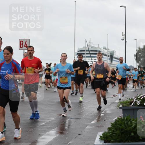 13.09.2026 - Kiel Lauf Andreas Tolksdorf http://msf.ph/oto/10402989 13.09.2026 11:03:02 Kiellinie 39, 4244, 4, 38, 8262, 5443, 3669 meine-sportfotos.de
