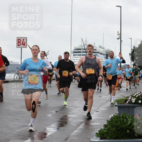 13.09.2026 - Kiel Lauf Andreas Tolksdorf http://msf.ph/oto/10403014 13.09.2026 11:03:03 Kiellinie 465, 38, 8262, 4, 5443, 223, 3669, 4795 meine-sportfotos.de