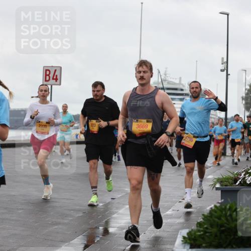 13.09.2026 - Kiel Lauf Andreas Tolksdorf http://msf.ph/oto/10403031 13.09.2026 11:03:04 Kiellinie 1, 39, 5443, 4, 2335, 223, 38, 3669, 4795 meine-sportfotos.de