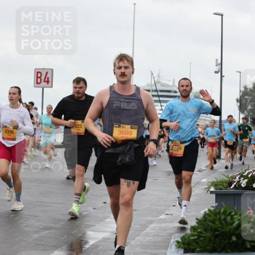 13.09.2026 - Kiel Lauf Andreas Tolksdorf http://msf.ph/oto/10403040 13.09.2026 11:03:04 Kiellinie 3, 2335, 4, 38, 223, 3849, 3669, 38, 4795 meine-sportfotos.de