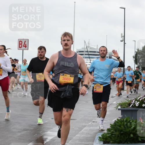 13.09.2026 - Kiel Lauf Andreas Tolksdorf http://msf.ph/oto/10403042 13.09.2026 11:03:04 Kiellinie 4, 2335, 38, 223, 38, 3669, 38, 4795 meine-sportfotos.de