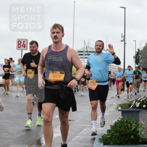 13.09.2026 - Kiel Lauf Andreas Tolksdorf http://msf.ph/oto/10403048 13.09.2026 11:03:05 Kiellinie 2335, 4, 39, 223, 38, 3669, 38, 4795 meine-sportfotos.de