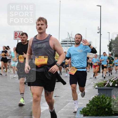 13.09.2026 - Kiel Lauf Andreas Tolksdorf http://msf.ph/oto/10403050 13.09.2026 11:03:05 Kiellinie 223, 3669, 21, 38, 38, 2335, 4795 meine-sportfotos.de