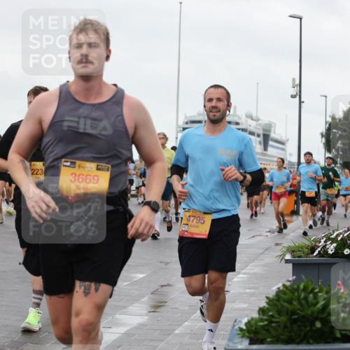 13.09.2026 - Kiel Lauf Andreas Tolksdorf http://msf.ph/oto/10403060 13.09.2026 11:03:05 Kiellinie 38, 223, 4, 38, 43, 3669, 4795 meine-sportfotos.de