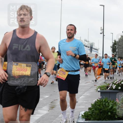 13.09.2026 - Kiel Lauf Andreas Tolksdorf http://msf.ph/oto/10403062 13.09.2026 11:03:05 Kiellinie 38, 223, 1, 39, 3669, 4, 35, 4795 meine-sportfotos.de