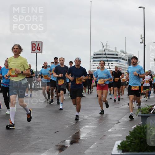 13.09.2026 - Kiel Lauf Andreas Tolksdorf http://msf.ph/oto/10403072 13.09.2026 11:03:08 Kiellinie 4, 4851, 4716, 553, 563, 188, 3 meine-sportfotos.de