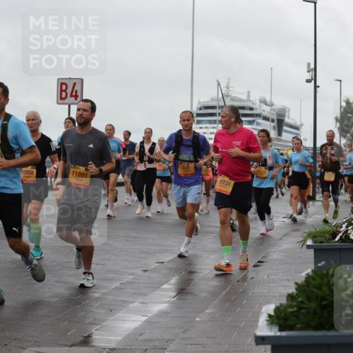 13.09.2026 - Kiel Lauf Andreas Tolksdorf http://msf.ph/oto/10403832 13.09.2026 11:04:08 Kiellinie 2597, 1072, 4, 12059, 39, 11891, 355, 12231, 12116, 000 meine-sportfotos.de