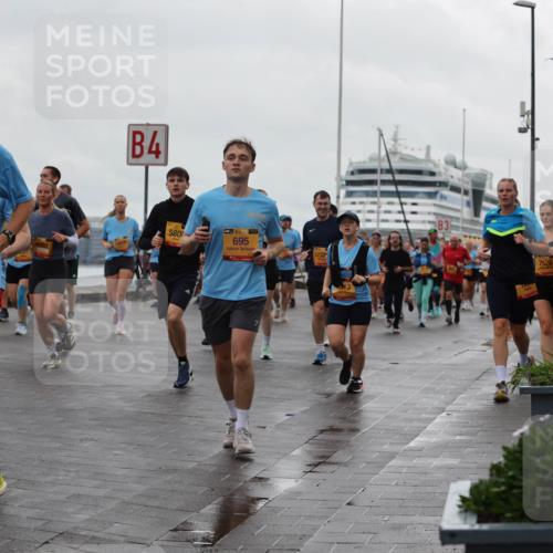 13.09.2026 - Kiel Lauf Andreas Tolksdorf http://msf.ph/oto/10404041 13.09.2026 11:04:24 Kiellinie 303, 4, 580, 39, 695, 1232, 3, 7529 meine-sportfotos.de