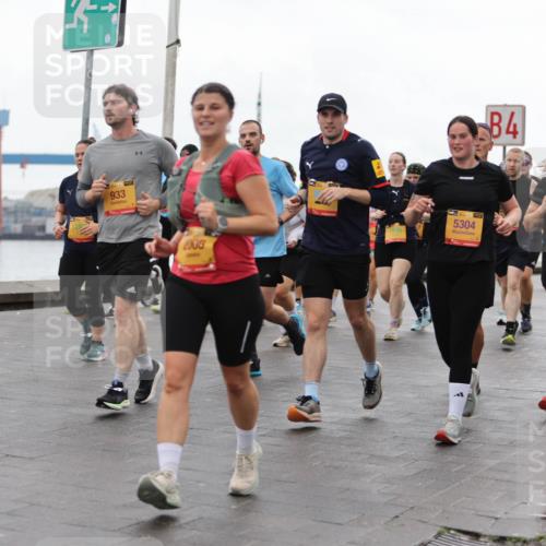 13.09.2026 - Kiel Lauf Andreas Tolksdorf http://msf.ph/oto/10404362 13.09.2026 11:05:05 Kiellinie 933, 2006, 5304, 4 meine-sportfotos.de