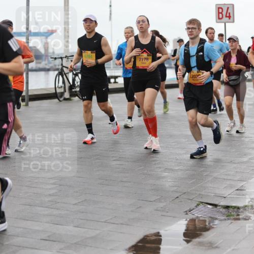 13.09.2026 - Kiel Lauf Andreas Tolksdorf http://msf.ph/oto/10404960 13.09.2026 11:06:10 Kiellinie 12411, 6784, 7178, 4, 39, 12030, 9590, 298 meine-sportfotos.de