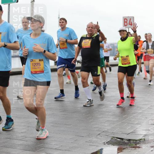 13.09.2026 - Kiel Lauf Andreas Tolksdorf http://msf.ph/oto/10405232 13.09.2026 11:06:28 Kiellinie 7725, 6473, 4405, 11384, 1225, 4, 4563 meine-sportfotos.de