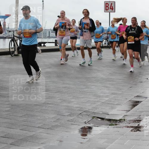 13.09.2026 - Kiel Lauf Andreas Tolksdorf http://msf.ph/oto/10405374 13.09.2026 11:06:49 Kiellinie 64, 7039, 1011, 4, 6861, 2200 meine-sportfotos.de
