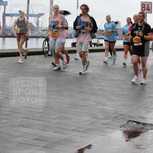 13.09.2026 - Kiel Lauf Andreas Tolksdorf http://msf.ph/oto/10405399 13.09.2026 11:06:50 Kiellinie 10113, 38, 8077, 7039, 4, 2200, 8239 meine-sportfotos.de