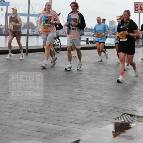 13.09.2026 - Kiel Lauf Andreas Tolksdorf http://msf.ph/oto/10405403 13.09.2026 11:06:50 Kiellinie 7039, 8077, 4, 2200, 8239 meine-sportfotos.de