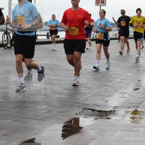 13.09.2026 - Kiel Lauf Andreas Tolksdorf http://msf.ph/oto/10405464 13.09.2026 11:06:55 Kiellinie 39, 6766, 39, 10400, 38, 6764, 54, 38, 559, 12476, 5865, 12771, 45, 7370 meine-sportfotos.de