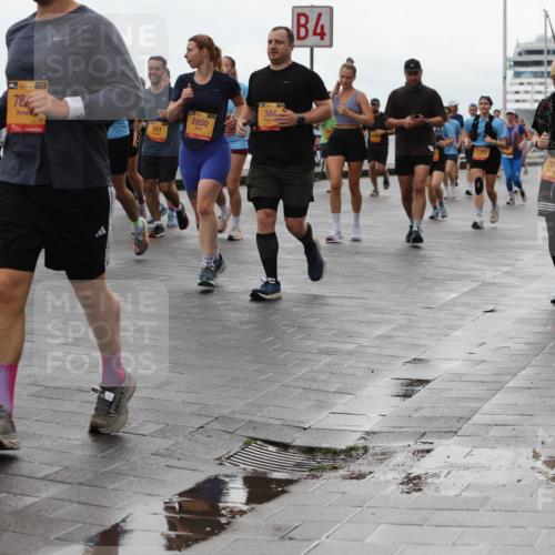 13.09.2026 - Kiel Lauf Andreas Tolksdorf http://msf.ph/oto/10405637 13.09.2026 11:07:10 Kiellinie 39, 78, 851, 2850, 384, 4, 7092, 3 meine-sportfotos.de