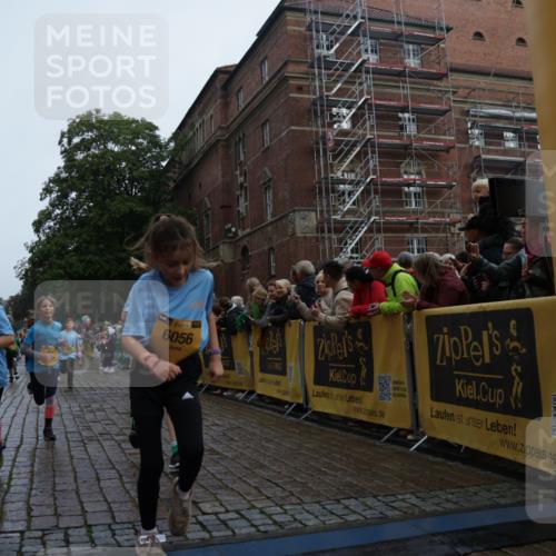 13.09.2026 - Kiel Lauf Yannick Fuchs http://msf.ph/oto/10405661 13.09.2026 08:57:35 Ziel 160, 406, 689, 700, 1051, 1546, 1714, 1769, 2128, 2439, 4382, 4383, 4834, 5006, 5762, 5765, 5984, 6459, 7478, 7547, 7715, 9062, 9324, 9579, 10428, 10876, 11356, 700, 2128, 2129, 2384, 3382, 3665, 4908, 5003, 5340, 5719, 5809, 7752, 8341, 9542, 10321, 10892, 11495, 11558, 12215, 12455, 12512, 57, 1520, 2326, 2964, 3020, 3359, 3375, 3691, 4182, 4185, 4321, 5093, 5219, 5244, 5666, 5733, 5895, 6056, 7058, 7604, 7608, 7609, 8668, 8838, 9870, 9872, 10847, 10889, 11227, 81, 2384 meine-sportfotos.de