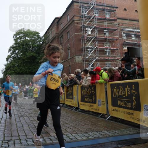 13.09.2026 - Kiel Lauf Yannick Fuchs http://msf.ph/oto/10405664 13.09.2026 08:57:35 Ziel 160, 406, 689, 700, 1051, 1546, 1714, 1769, 2128, 2439, 4382, 4383, 4834, 5006, 5762, 5765, 5984, 6459, 7478, 7547, 7715, 9062, 9324, 9579, 10428, 10876, 11356, 700, 2128, 2129, 2384, 3382, 3665, 4908, 5003, 5340, 5719, 5809, 7752, 8341, 9542, 10321, 10892, 11495, 11558, 12215, 12455, 12512, 57, 1520, 2326, 2964, 3020, 3359, 3375, 3691, 4182, 4185, 4321, 5093, 5219, 5244, 5666, 5733, 5895, 6056, 7058, 7604, 7608, 7609, 8668, 8838, 9870, 9872, 10847, 10889, 11227, 81, 2384 meine-sportfotos.de