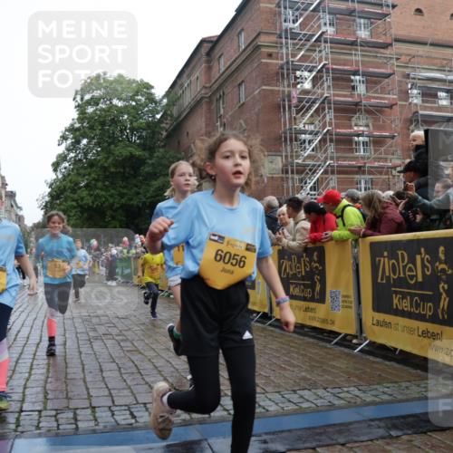 13.09.2026 - Kiel Lauf Yannick Fuchs http://msf.ph/oto/10405667 13.09.2026 08:57:35 Ziel 160, 406, 689, 700, 1051, 1546, 1714, 1769, 2128, 2439, 4382, 4383, 4834, 5006, 5762, 5765, 5984, 6459, 7478, 7547, 7715, 9062, 9324, 9579, 10428, 10876, 11356, 700, 2128, 2129, 2384, 3382, 3665, 4908, 5003, 5340, 5719, 5809, 7752, 8341, 9542, 10321, 10892, 11495, 11558, 12215, 12455, 12512, 57, 1520, 2326, 2964, 3020, 3359, 3375, 3691, 4182, 4185, 4321, 5093, 5219, 5244, 5666, 5733, 5895, 6056, 7058, 7604, 7608, 7609, 8668, 8838, 9870, 9872, 10847, 10889, 11227, 81, 2384 meine-sportfotos.de