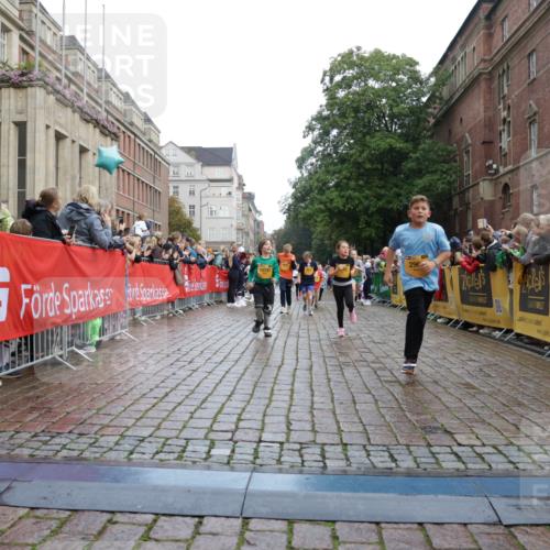 13.09.2026 - Kiel Lauf Yannick Fuchs http://msf.ph/oto/10405682 13.09.2026 08:57:38 Ziel 160, 406, 689, 1051, 1546, 1714, 1769, 2439, 3359, 3375, 4321, 4382, 4383, 5006, 5219, 5244, 5762, 5765, 5984, 6459, 7547, 7608, 7609, 7715, 9062, 9324, 9579, 10428, 10876, 11176, 11356, 700, 1769, 2128, 2129, 3382, 3665, 4834, 5003, 5340, 5719, 5809, 7478, 8341, 9542, 10321, 10892, 12215, 12512, 57, 1520, 2326, 2964, 3020, 3691, 4025, 4182, 4185, 5093, 5666, 5733, 5895, 6056, 7058, 7604, 8668, 8674, 8675, 8682, 8838, 9085, 9582, 9870, 9872, 10847, 10889, 11227, 2384 meine-sportfotos.de