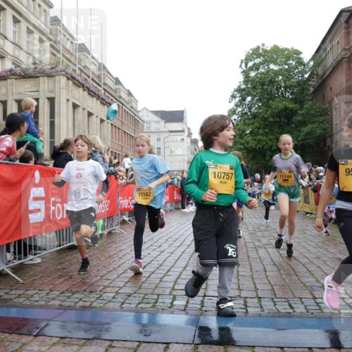 13.09.2026 - Kiel Lauf Yannick Fuchs http://msf.ph/oto/10405708 13.09.2026 08:57:40 Ziel 160, 406, 689, 1051, 1520, 1546, 1714, 2439, 3359, 3375, 4182, 4321, 4382, 4383, 5006, 5219, 5244, 5733, 5762, 5765, 5984, 6459, 7547, 7608, 7609, 7715, 9062, 9324, 9579, 10428, 10876, 11176, 11356, 700, 1546, 1769, 2128, 2129, 3382, 4834, 5003, 5719, 5809, 5984, 7478, 7715, 8341, 9542, 10321, 10892, 12215, 12512, 57, 2326, 2964, 3020, 3691, 3891, 4025, 4185, 5093, 5666, 5895, 6056, 7058, 7604, 8668, 8674, 8675, 8682, 8838, 9085, 9582, 9870, 9872, 10847, 10889, 11227, 2384 meine-sportfotos.de