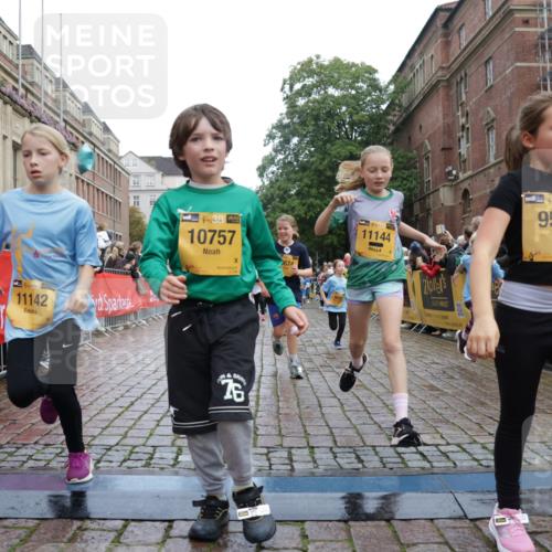 13.09.2026 - Kiel Lauf Yannick Fuchs http://msf.ph/oto/10405716 13.09.2026 08:57:41 Ziel 160, 406, 689, 1051, 1520, 1714, 2439, 3359, 3375, 3691, 4182, 4321, 4382, 4383, 5006, 5219, 5244, 5733, 5762, 5765, 6459, 7547, 7608, 7609, 9062, 9324, 9579, 10428, 10876, 11176, 11356, 700, 1546, 1769, 2128, 2129, 3382, 4834, 5003, 5719, 5809, 5984, 7478, 7715, 8341, 9542, 10321, 10876, 10892, 12512, 57, 1791, 2326, 2964, 3020, 3891, 4025, 4185, 5093, 5666, 5895, 6056, 7058, 7604, 8668, 8674, 8675, 8682, 8838, 9085, 9582, 9870, 9872, 10847, 10889, 11227, 2384 meine-sportfotos.de