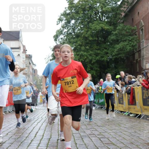 13.09.2026 - Kiel Lauf Yannick Fuchs http://msf.ph/oto/10405760 13.09.2026 08:57:48 Ziel 57, 689, 1520, 1714, 2326, 2439, 3020, 3359, 3375, 3691, 4182, 4185, 4321, 4382, 4383, 5093, 5219, 5244, 5666, 5733, 5762, 5765, 5895, 6056, 7058, 7547, 7604, 7608, 7609, 8668, 8838, 9324, 9870, 9872, 10847, 10889, 11176, 11227, 11339, 11640, 11860, 12157, 160, 406, 700, 1051, 1546, 1769, 2128, 2129, 3382, 4834, 5006, 5984, 6459, 7478, 7715, 9062, 9324, 9579, 10876, 10892, 11356, 1462, 1791, 2908, 2964, 3567, 3891, 4025, 8674, 8675, 8682, 9085, 9582 meine-sportfotos.de