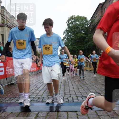 13.09.2026 - Kiel Lauf Yannick Fuchs http://msf.ph/oto/10405773 13.09.2026 08:57:49 Ziel 57, 689, 1520, 1714, 2326, 2439, 3020, 3359, 3375, 3691, 4182, 4185, 4321, 4382, 4383, 5093, 5219, 5244, 5666, 5733, 5762, 5765, 5895, 6056, 7058, 7547, 7604, 7608, 7609, 8668, 8838, 9870, 9872, 10847, 10889, 11176, 11227, 11339, 11640, 11860, 12157, 160, 406, 700, 1051, 1546, 1769, 2128, 2129, 2439, 3382, 4382, 4834, 5006, 5984, 6459, 7478, 7547, 7715, 9062, 9324, 9579, 10876, 10892, 11356, 1462, 1791, 2908, 2964, 3567, 3891, 4025, 8674, 8675, 8682, 9085, 9582 meine-sportfotos.de