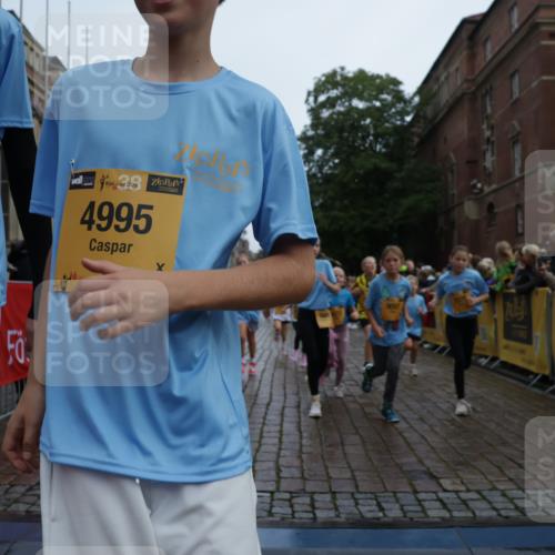 13.09.2026 - Kiel Lauf Yannick Fuchs http://msf.ph/oto/10405781 13.09.2026 08:57:50 Ziel 57, 689, 1520, 1714, 2326, 2964, 3020, 3359, 3375, 3691, 4182, 4185, 4321, 4383, 5093, 5219, 5244, 5666, 5733, 5762, 5765, 5895, 6056, 7058, 7604, 7608, 7609, 8668, 8838, 9870, 9872, 10847, 10889, 11176, 11227, 11339, 11640, 11860, 12157, 160, 406, 689, 700, 1051, 1546, 1714, 1769, 2128, 2129, 2439, 3382, 4382, 4383, 4834, 5006, 5762, 5765, 5984, 6459, 7478, 7547, 7715, 9062, 9324, 9579, 10876, 10892, 11356, 1462, 1791, 2908, 3567, 3891, 4025, 8674, 8675, 8682, 9085, 9582 meine-sportfotos.de