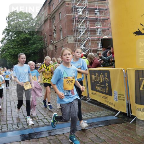 13.09.2026 - Kiel Lauf Yannick Fuchs http://msf.ph/oto/10405790 13.09.2026 08:57:51 Ziel 57, 1520, 2326, 2964, 3020, 3359, 3375, 3691, 4182, 4185, 4321, 5093, 5219, 5244, 5666, 5733, 5895, 6056, 7058, 7604, 7608, 7609, 8668, 8838, 9582, 9870, 9872, 10757, 10847, 10889, 11176, 11227, 11339, 11640, 11860, 12157, 160, 406, 689, 700, 1051, 1546, 1714, 1769, 2128, 2129, 2439, 3382, 4382, 4383, 4834, 5006, 5244, 5762, 5765, 5984, 6459, 7478, 7547, 7608, 7715, 9062, 9324, 9579, 10876, 10892, 11356, 1462, 1791, 2908, 3567, 3891, 4025, 8674, 8675, 8682, 9085 meine-sportfotos.de